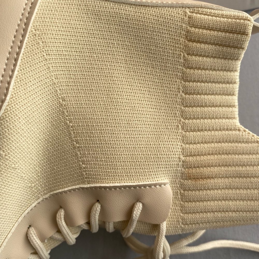 Beautiful boots - Picture 3 of 5